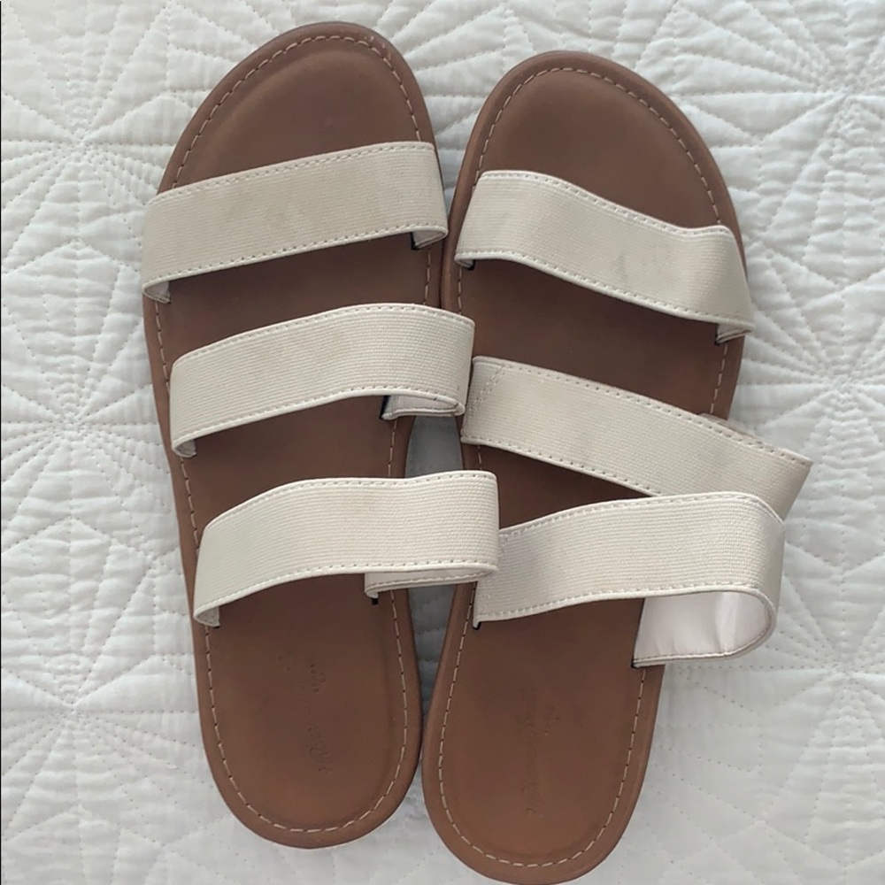 Universal Thread Sandals
